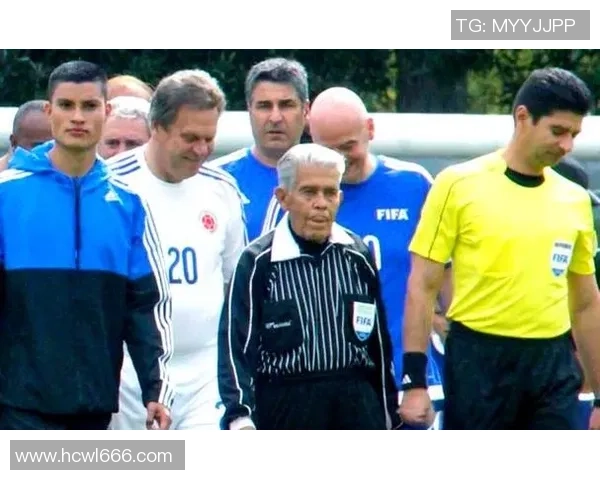 帅哥足球明星们的绿茵场上魅力与实力并存的精彩瞬间