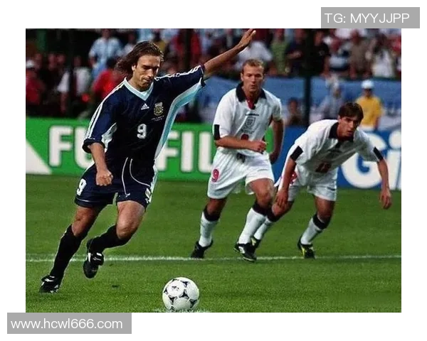 全球足球百大退役球星盘点 传奇人物与经典瞬间回顾 全球足球百大退役球星盘点 传奇人物与经典瞬间回顾